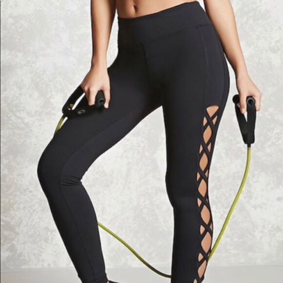 Cross Cross Ladder Leggings - Picture 3 of 4